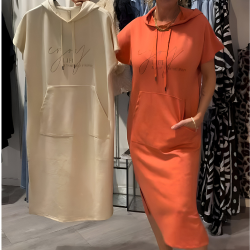 Saskia™ | Kootud kleit kapuutsiga