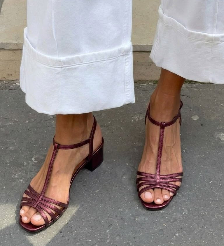 Allegra | Kuldsed sandaalid igapäevase elegantsi jaoks