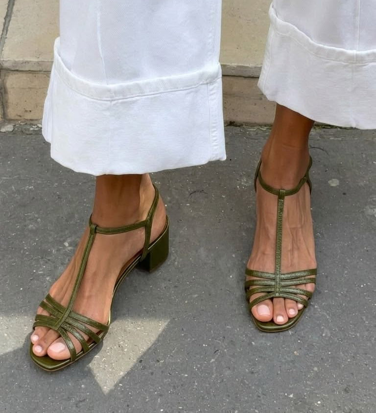 Allegra | Kuldsed sandaalid igapäevase elegantsi jaoks