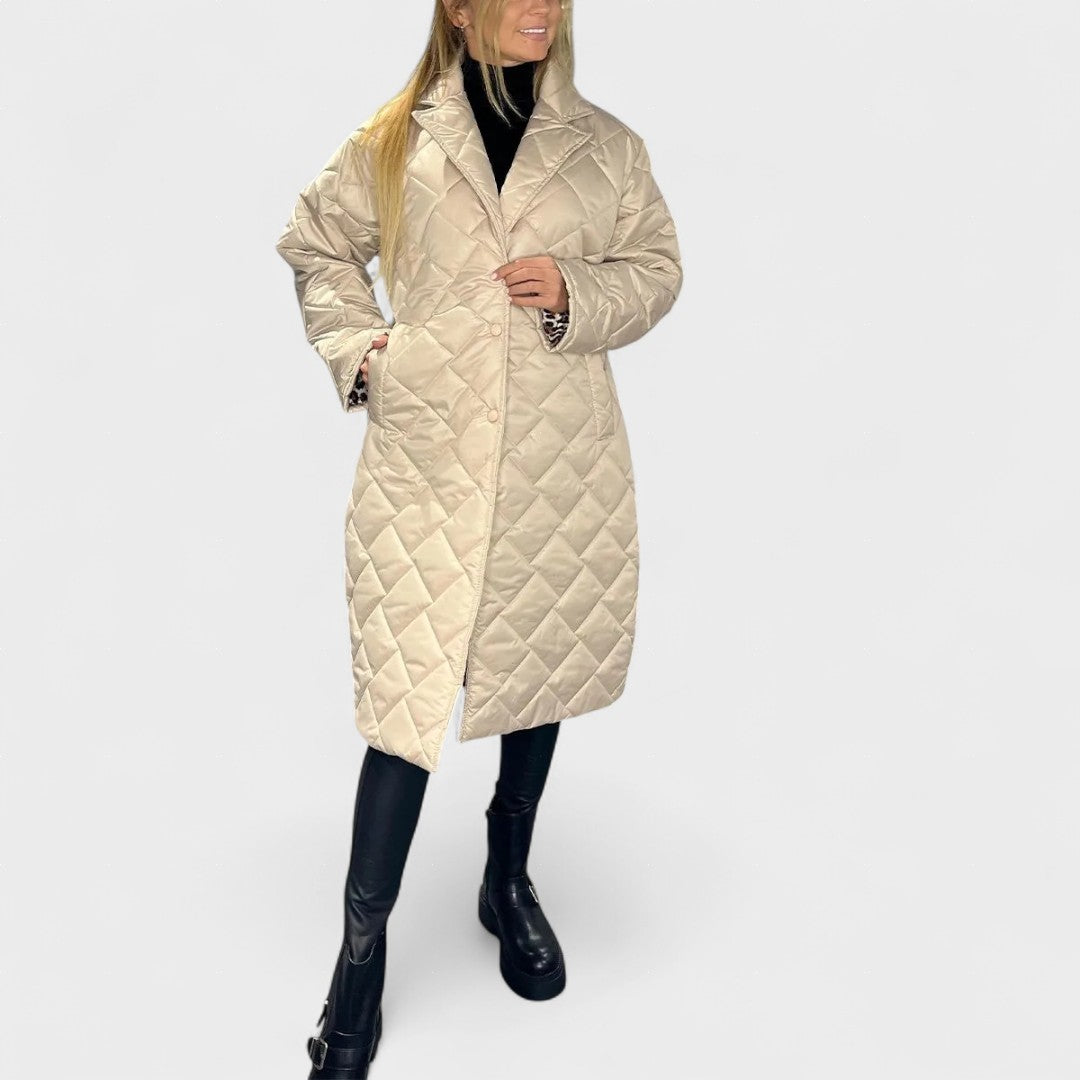 Isela™ | Kahepoolne mantel elegantse leopardimustrilise vooderiga