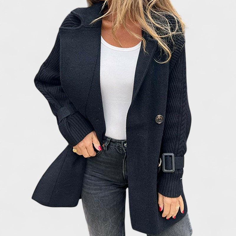 Noa™ | Keskmise pikkusega kootud mantel
